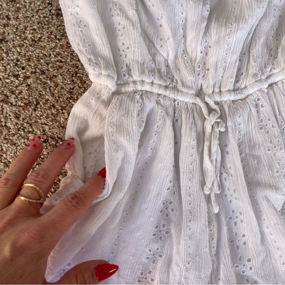 Hollister White Eyelet Girls Romper. Size XS - Picture 3 of 8